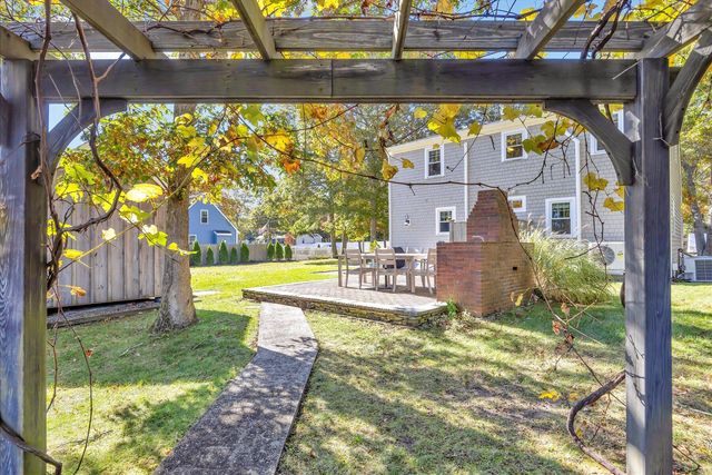 58 Orrs Avenue, Hyannis, MA 02601