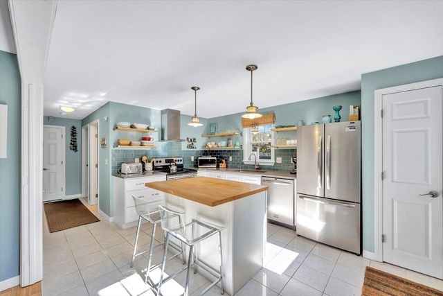58 Orrs Avenue, Hyannis, MA 02601