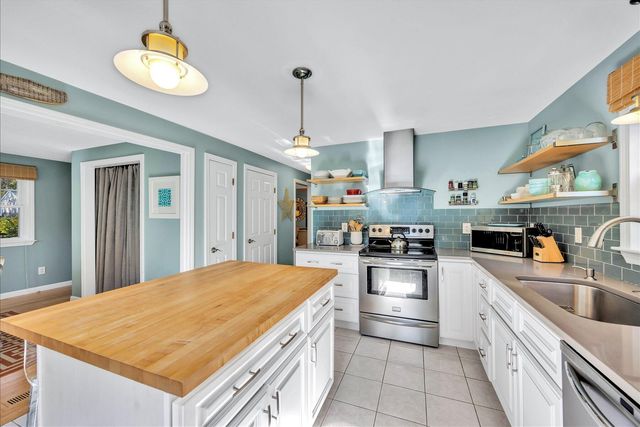 58 Orrs Avenue, Hyannis, MA 02601