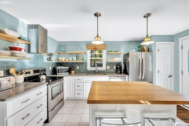 58 Orrs Avenue, Hyannis, MA 02601