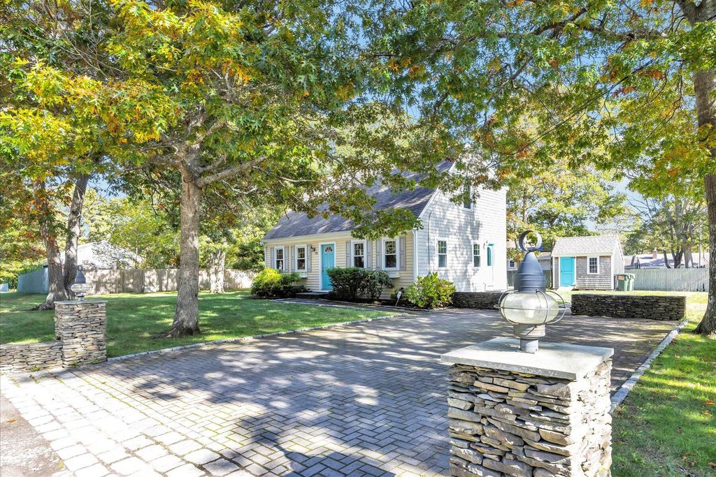 58 Orrs Avenue, Hyannis, MA 02601