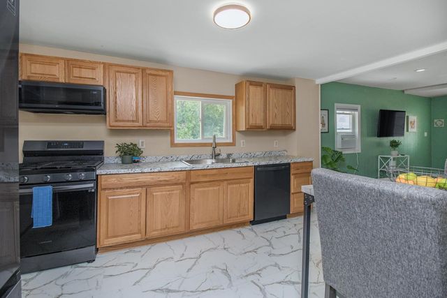 147 Lawson Avenue E, Saint Paul, MN 55117