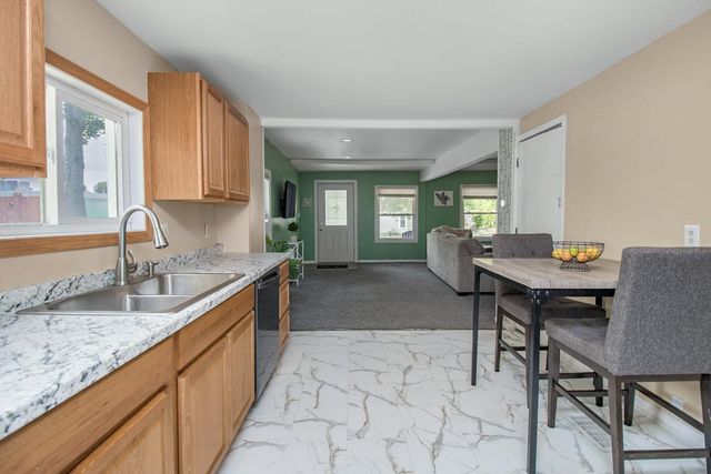 147 Lawson Avenue E, Saint Paul, MN 55117