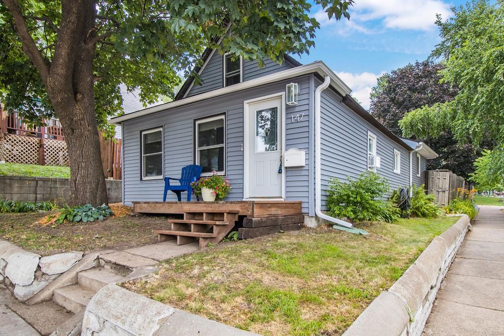 147 Lawson Avenue E, Saint Paul, MN 55117