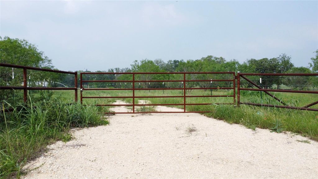 4177 Old Colony Line RD, Lockhart, TX 78644