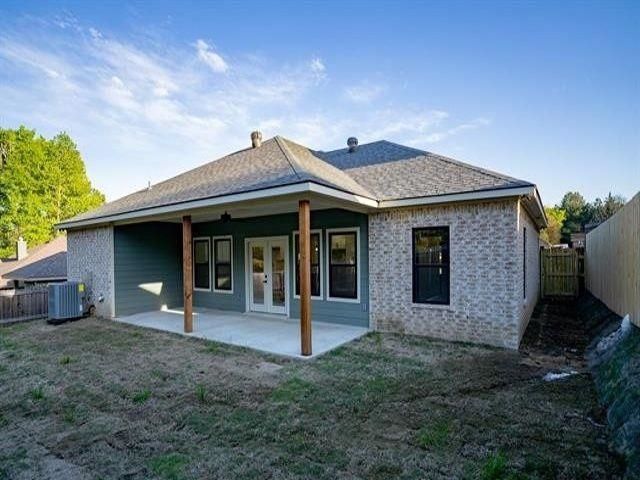 703 Bluebonnet Ln, Marshall, TX 75672