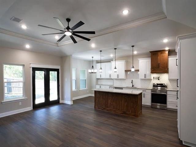 703 Bluebonnet Ln, Marshall, TX 75672