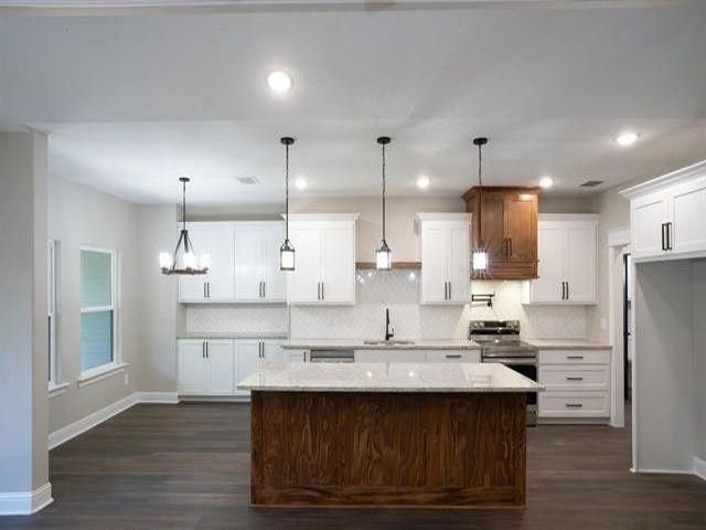 703 Bluebonnet Ln, Marshall, TX 75672
