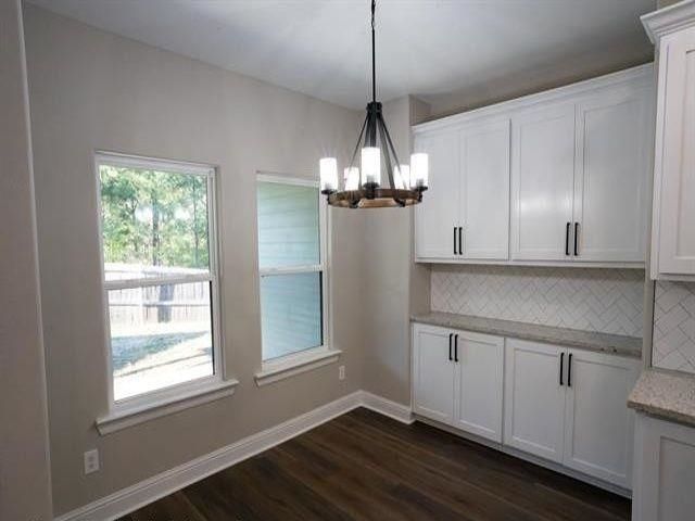 703 Bluebonnet Ln, Marshall, TX 75672