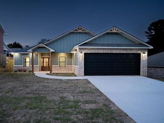 703 Bluebonnet Ln, Marshall, TX 75672