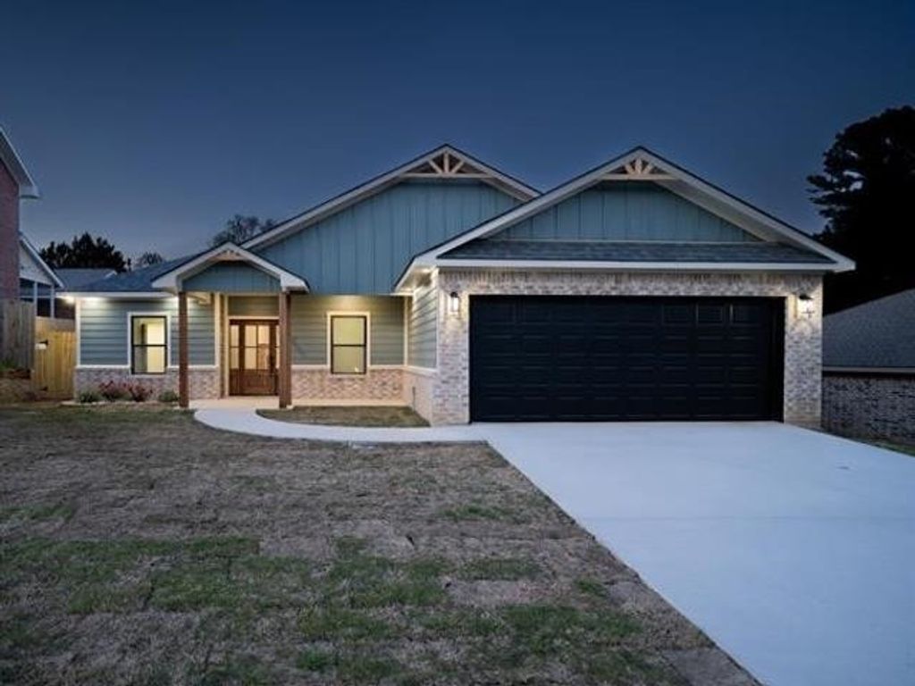 703 Bluebonnet Ln, Marshall, TX 75672