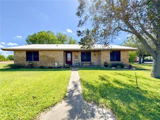 170 County Road 410, George West, TX 78022