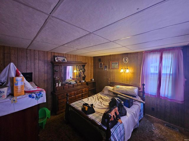 702 S Durbin Street, Bicknell, IN 47512