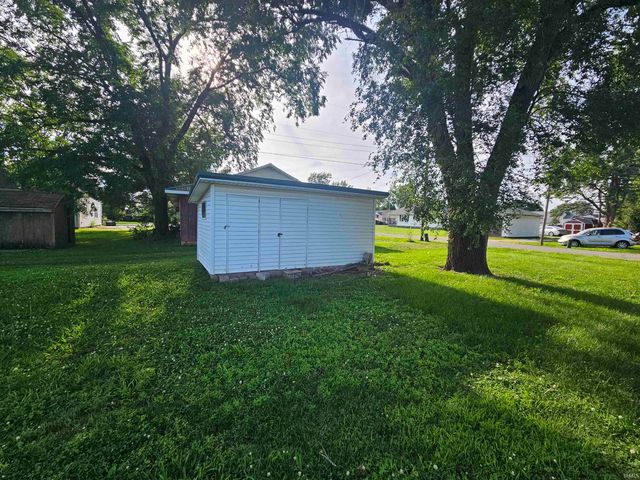 702 S Durbin Street, Bicknell, IN 47512