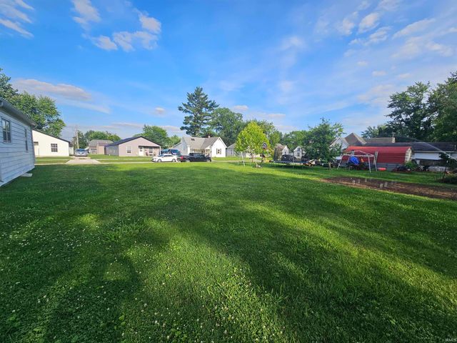702 S Durbin Street, Bicknell, IN 47512