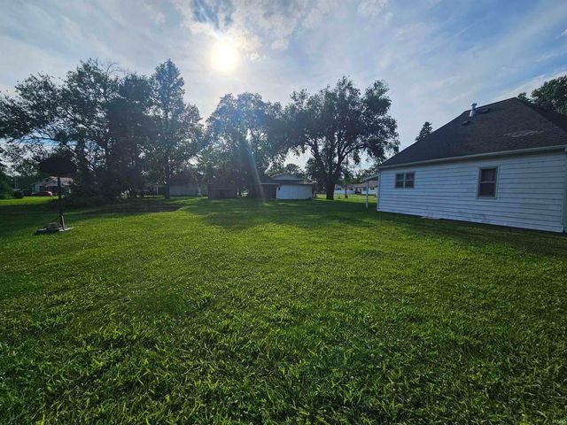 702 S Durbin Street, Bicknell, IN 47512