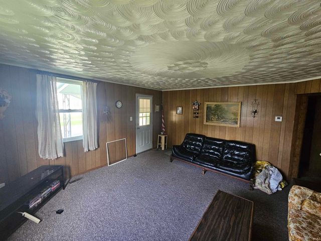 702 S Durbin Street, Bicknell, IN 47512