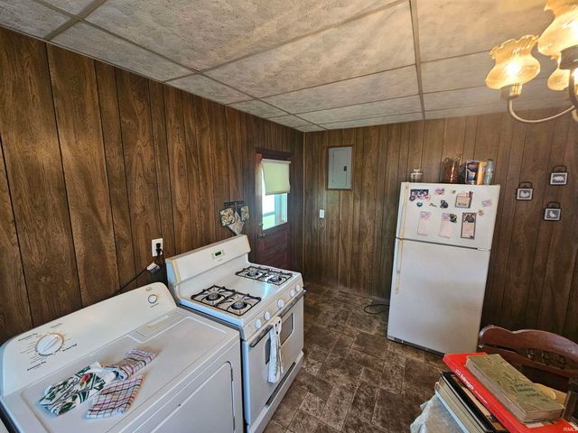 702 S Durbin Street, Bicknell, IN 47512