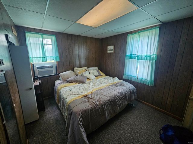 702 S Durbin Street, Bicknell, IN 47512