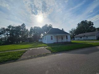 702 S Durbin Street, Bicknell, IN 47512