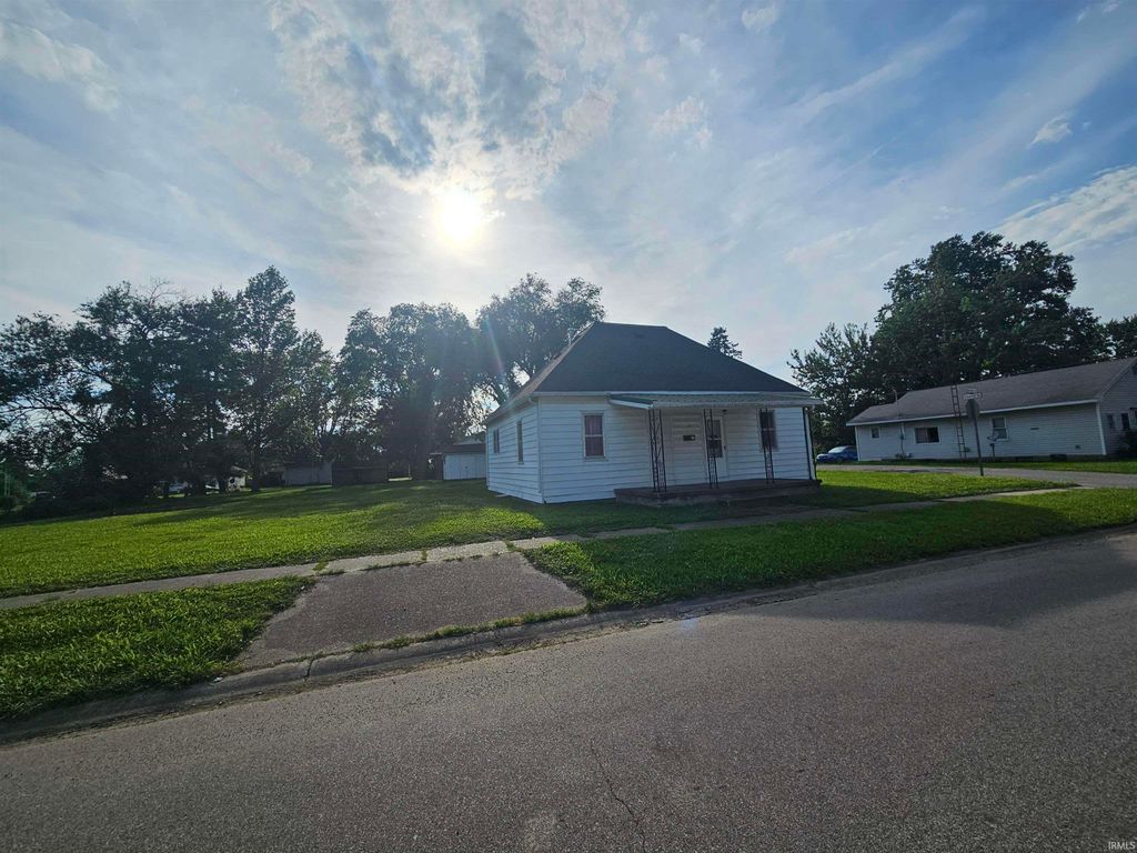 702 S Durbin Street, Bicknell, IN 47512