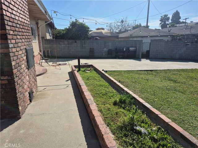 12621 S Hoover South, Los Angeles, CA 90044