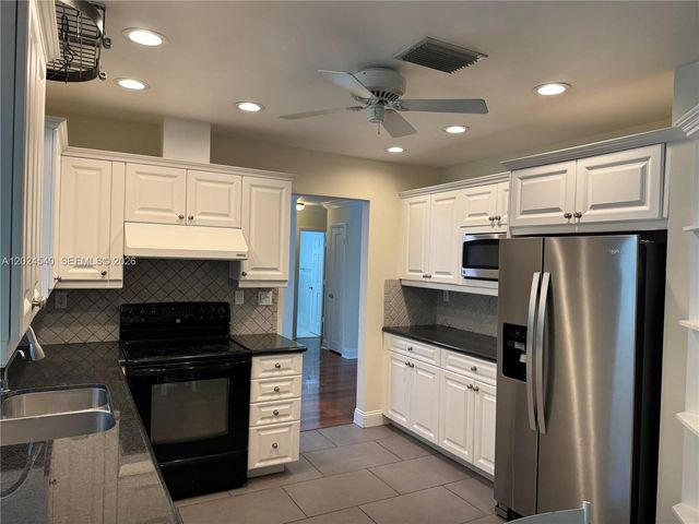 1660 NW 42nd St, Oakland Park, FL 33309
