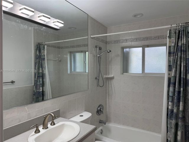 1660 NW 42nd St, Oakland Park, FL 33309