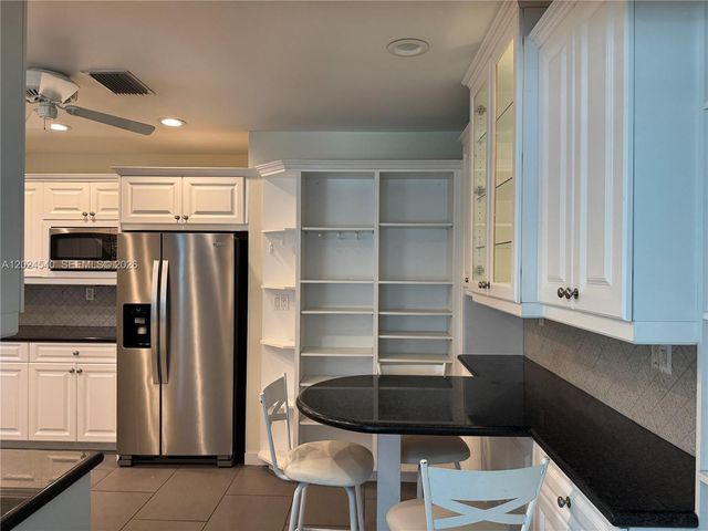 1660 NW 42nd St, Oakland Park, FL 33309