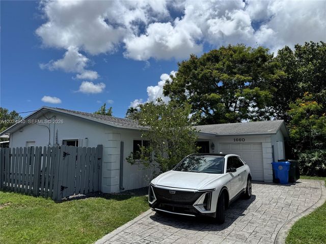 1660 NW 42nd St, Oakland Park, FL 33309