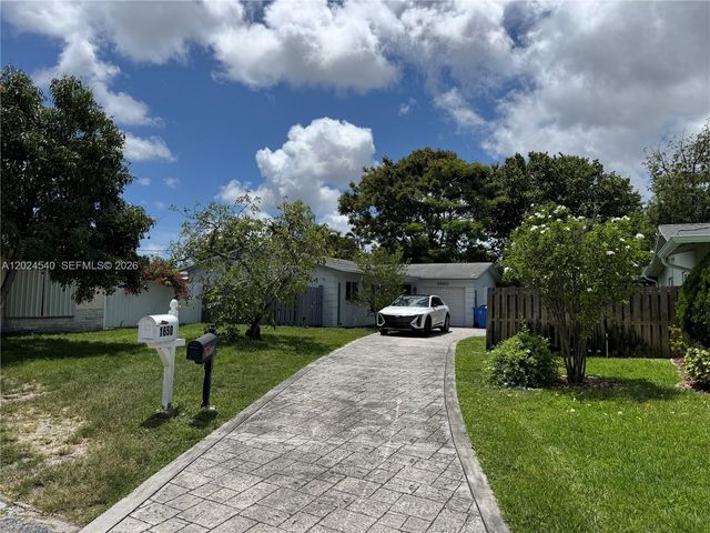 1660 NW 42nd St, Oakland Park, FL 33309