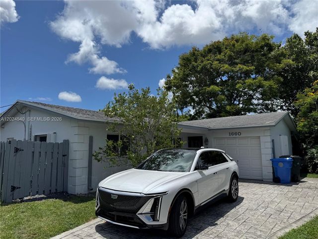 1660 NW 42nd St, Oakland Park, FL 33309