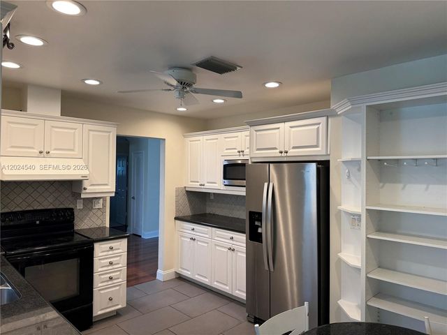 1660 NW 42nd St, Oakland Park, FL 33309
