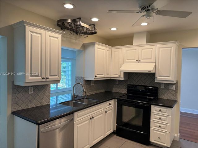 1660 NW 42nd St, Oakland Park, FL 33309
