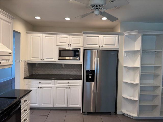 1660 NW 42nd St, Oakland Park, FL 33309