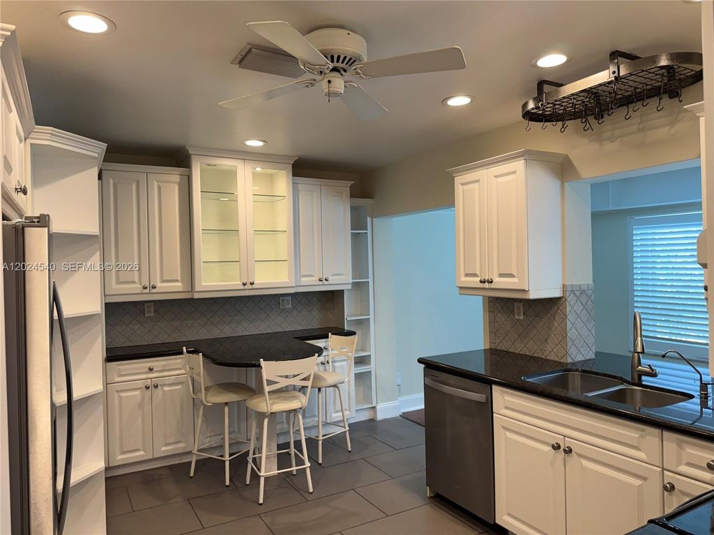 1660 NW 42nd St, Oakland Park, FL 33309