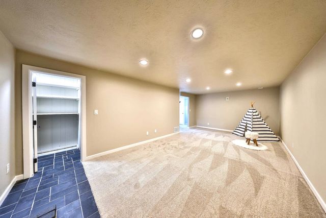 4725 S Bates Rd, Spokane, WA 99206