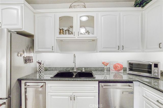 5216 Yarmouth 107, Encino, CA 91316