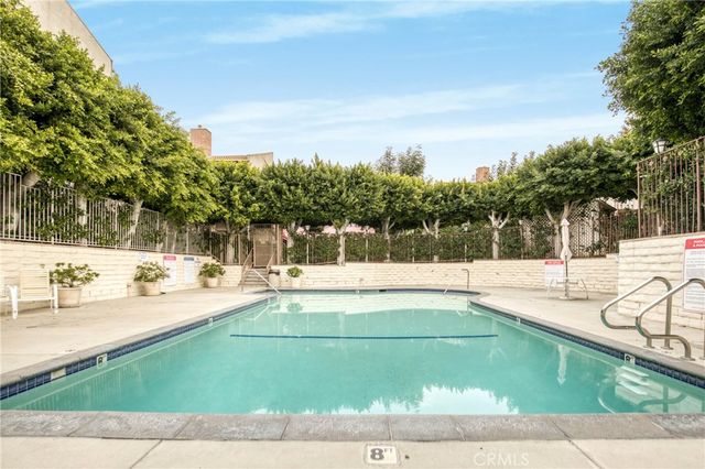 5216 Yarmouth 107, Encino, CA 91316