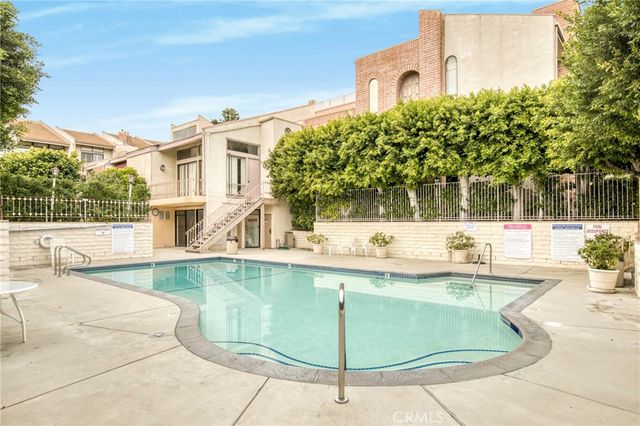 5216 Yarmouth 107, Encino, CA 91316