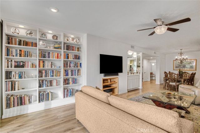 5216 Yarmouth 107, Encino, CA 91316