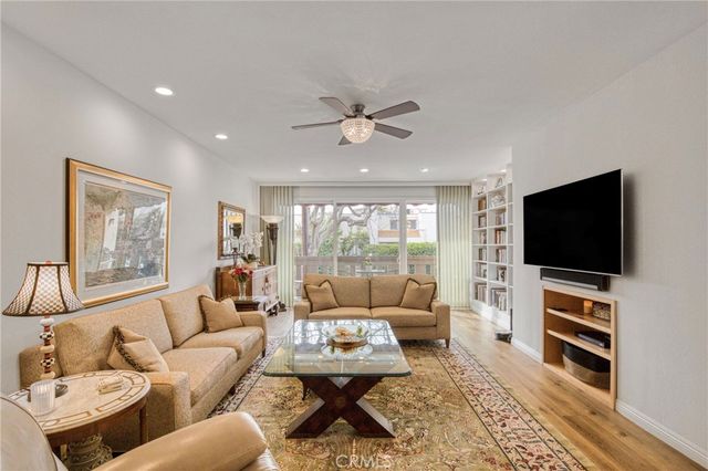 5216 Yarmouth 107, Encino, CA 91316