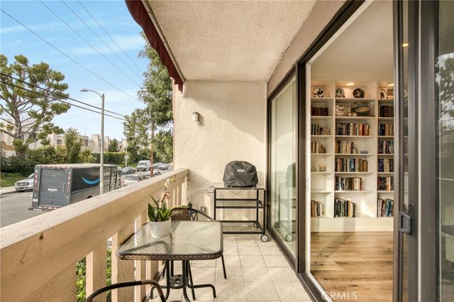 5216 Yarmouth 107, Encino, CA 91316