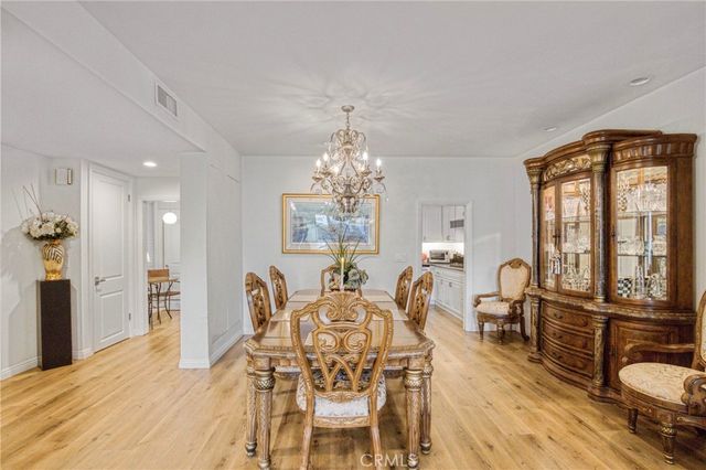 5216 Yarmouth 107, Encino, CA 91316