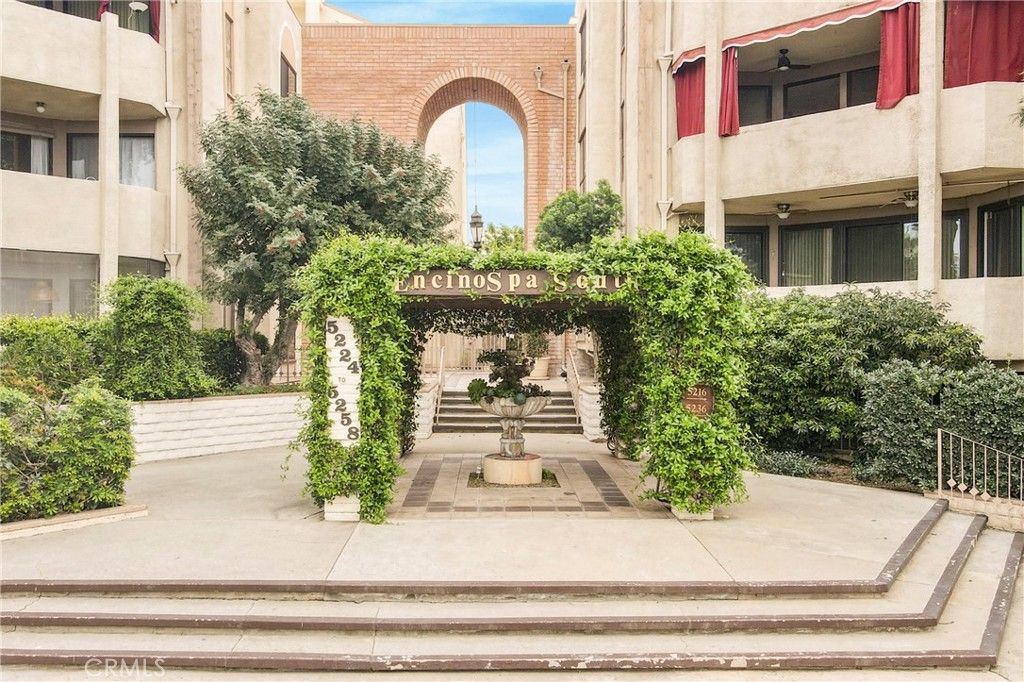 5216 Yarmouth 107, Encino, CA 91316