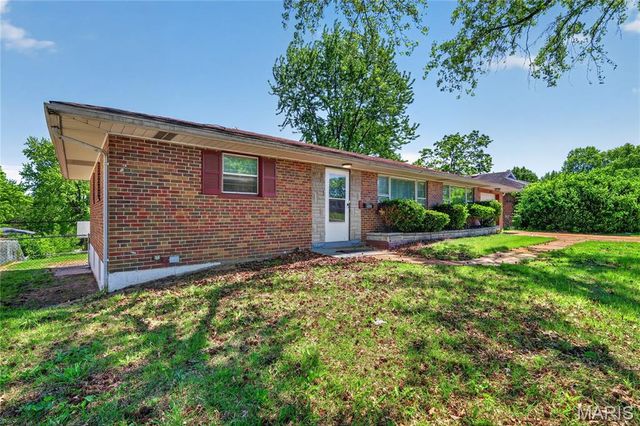 9922 Norwich Drive, St Louis, MO 63137