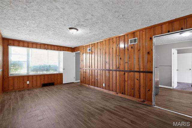 9922 Norwich Drive, St Louis, MO 63137
