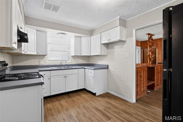 9922 Norwich Drive, St Louis, MO 63137