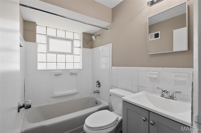 9922 Norwich Drive, St Louis, MO 63137