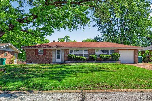 9922 Norwich Drive, St Louis, MO 63137
